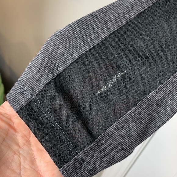 Avia dark grey long sleeved athletic top size XXL. Mesh striped down sleeve - Picture 3 of 5